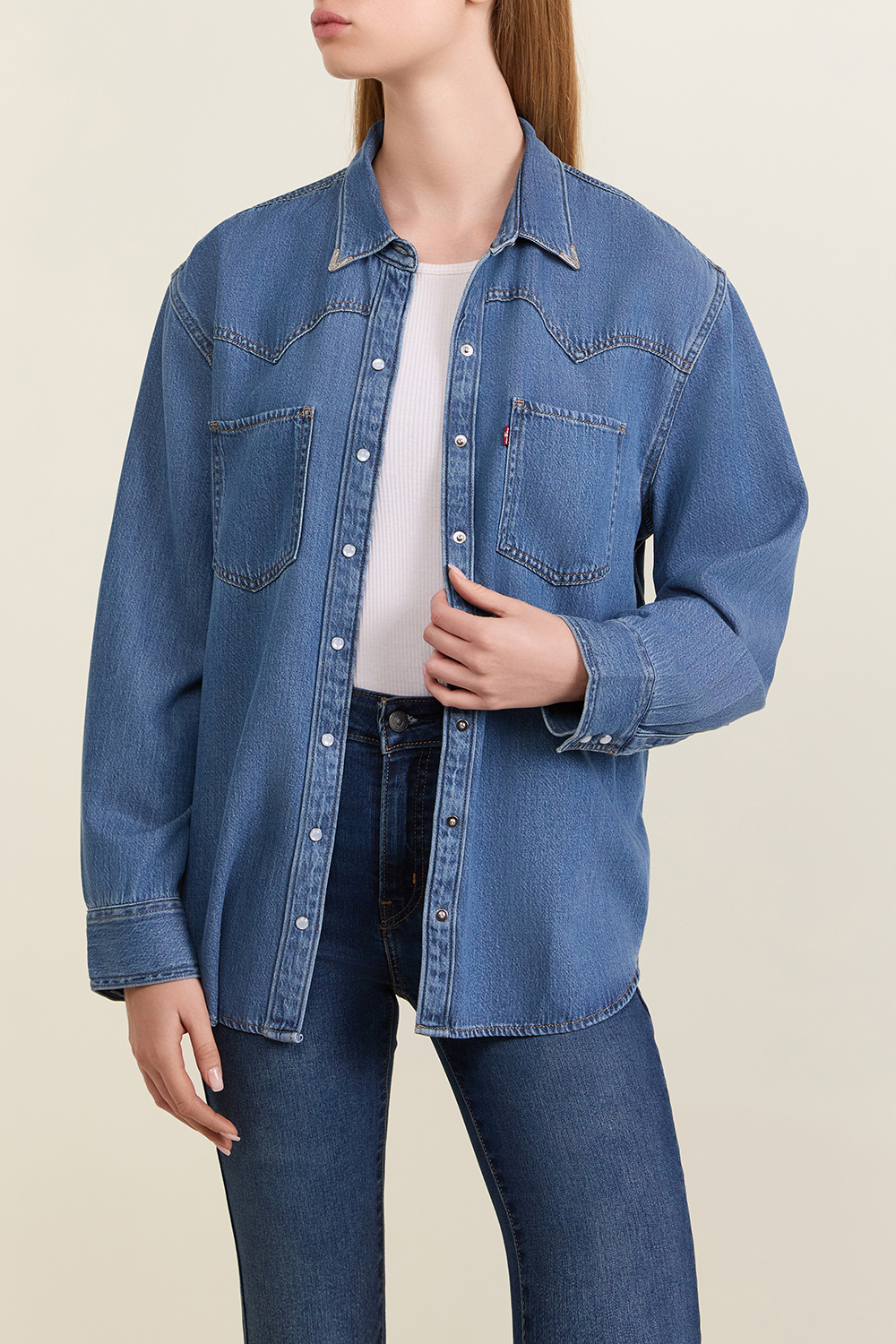 תמונת דוגמן קידמית של חולצת ג’ינס