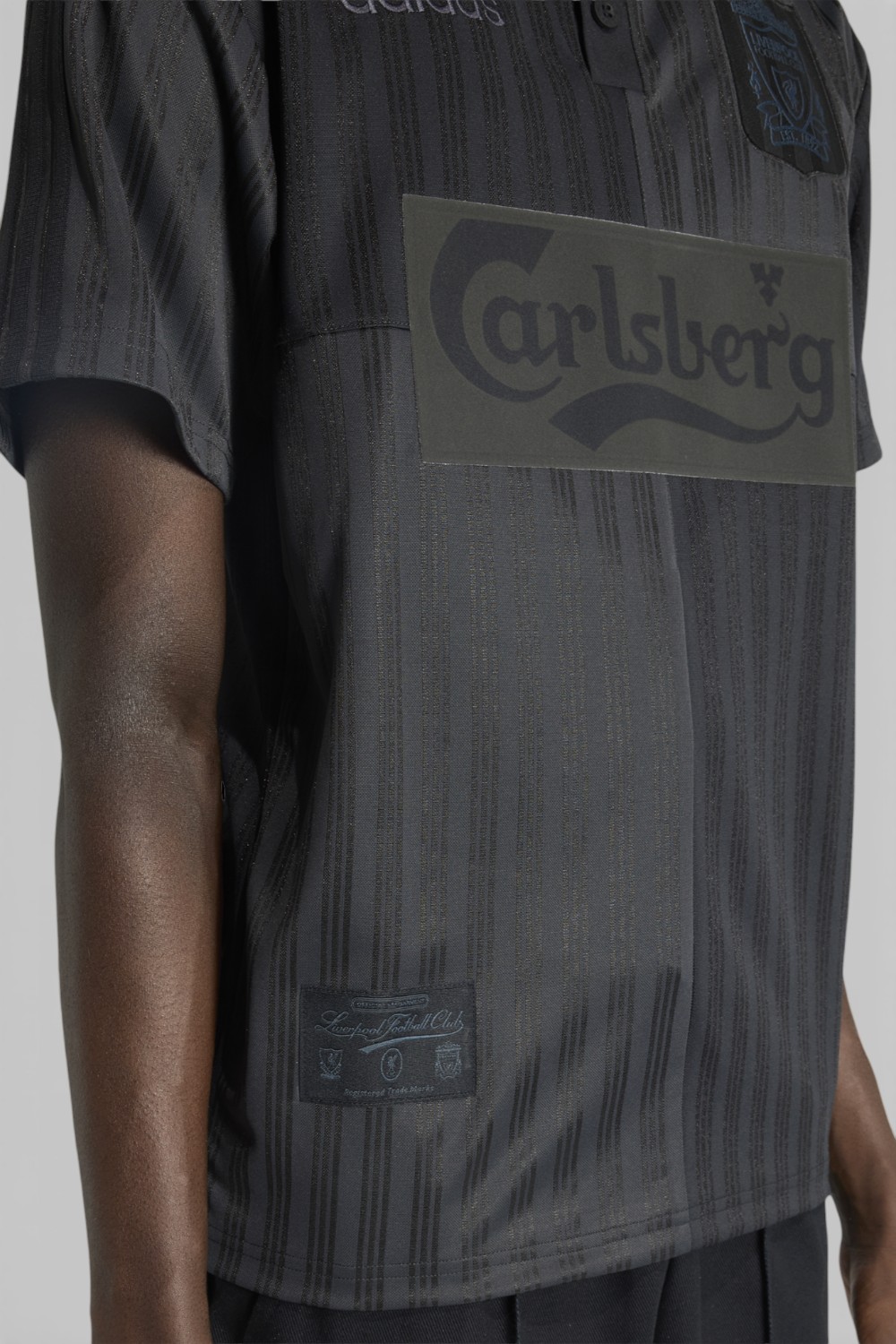 תמונת תקריב דוגמן של חולצת כדורגל