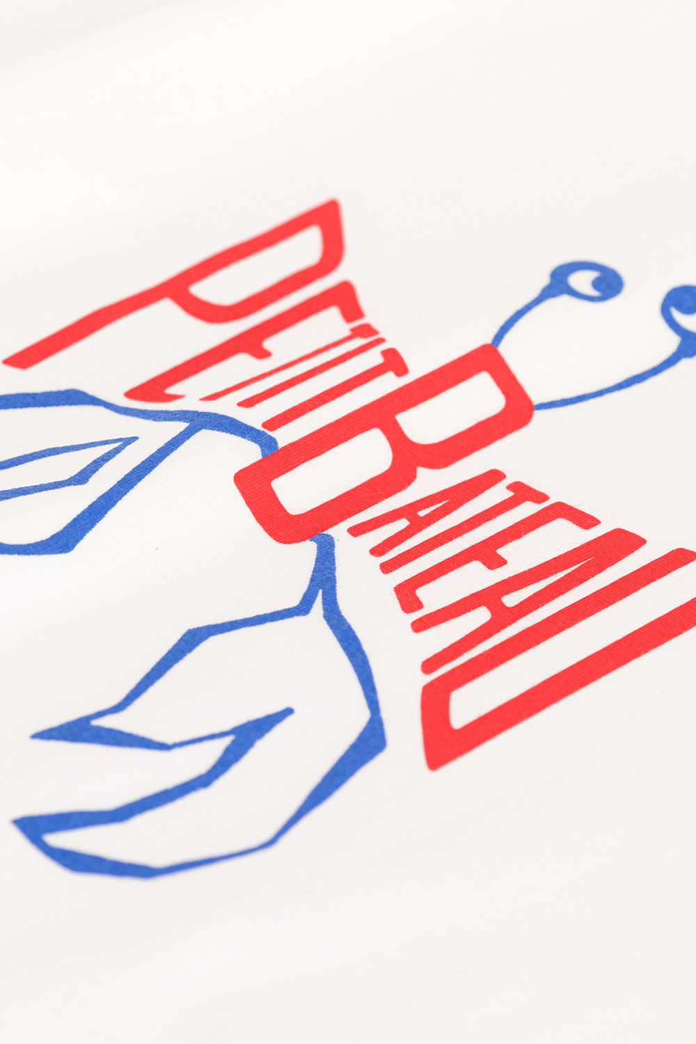 תמונת תקריב של חולצת טי