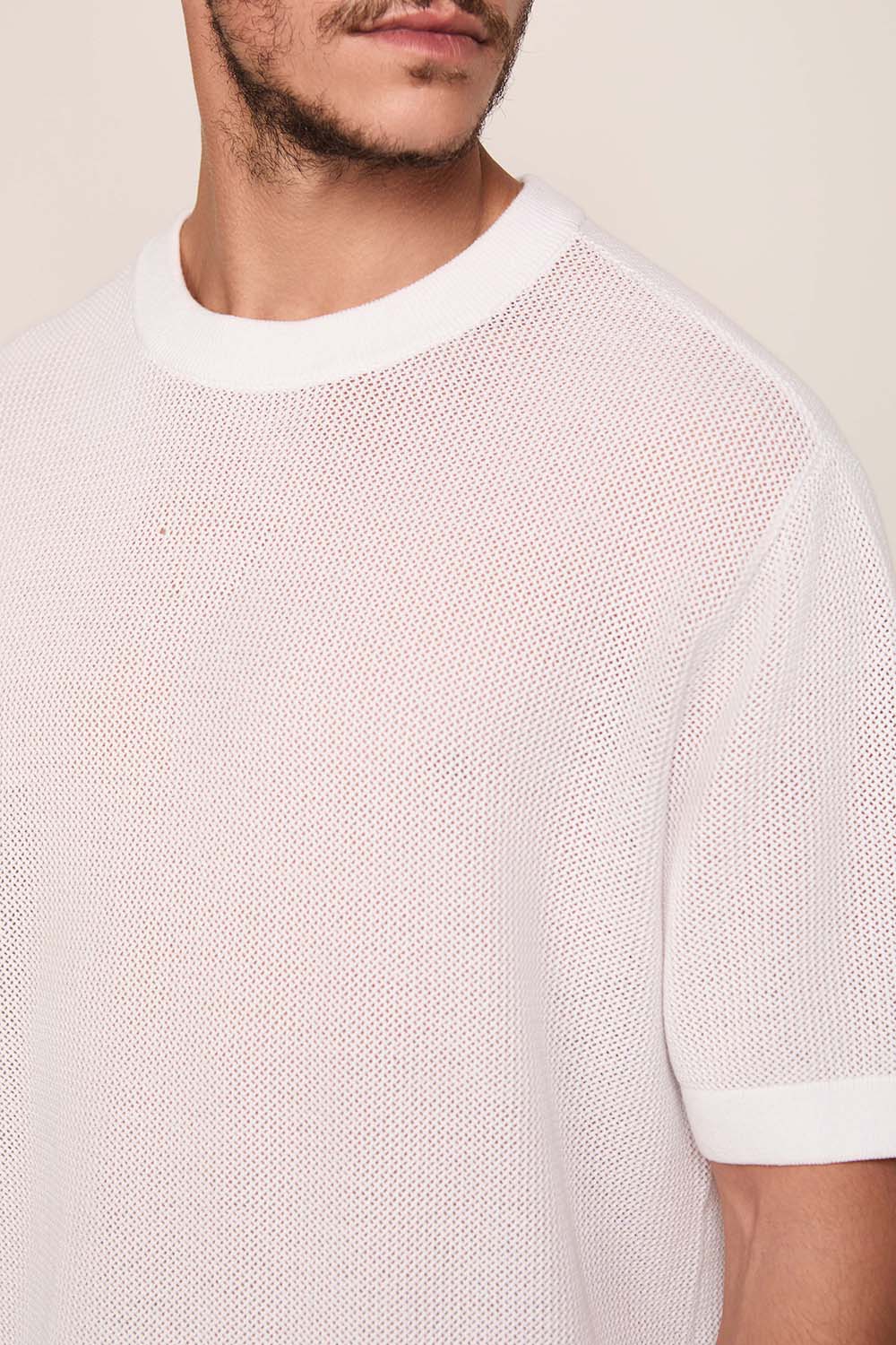 תמונת תקריב דוגמן של חולצת טי