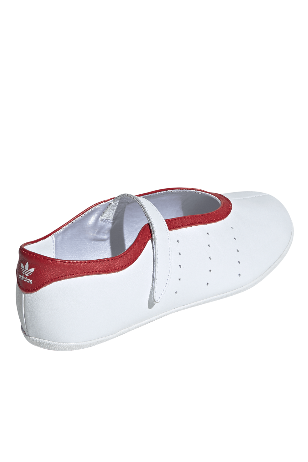 תמונת תקריב של נעלי בלרינה