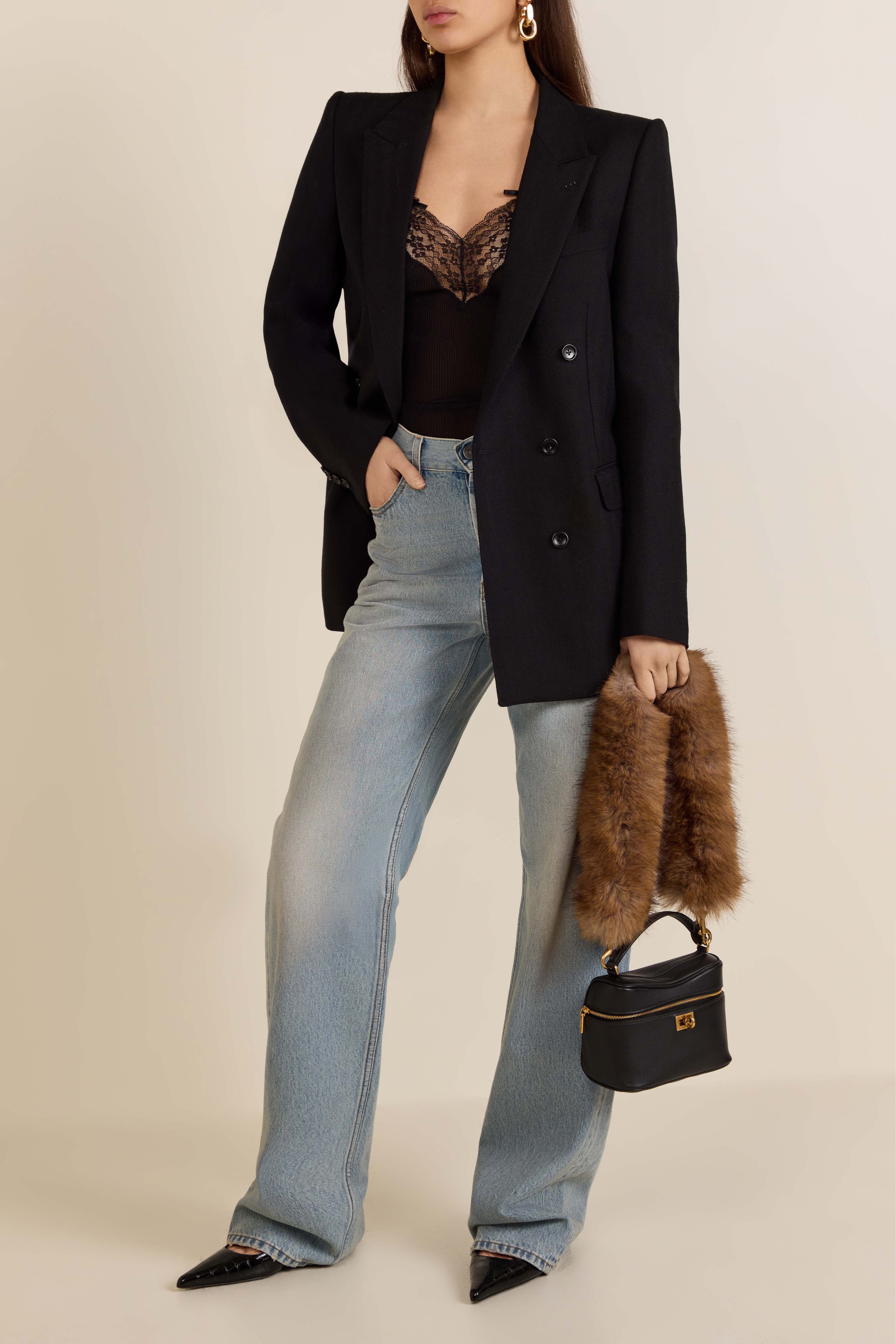 תמונת דוגמן קידמית של רצועת דמוי פרווה