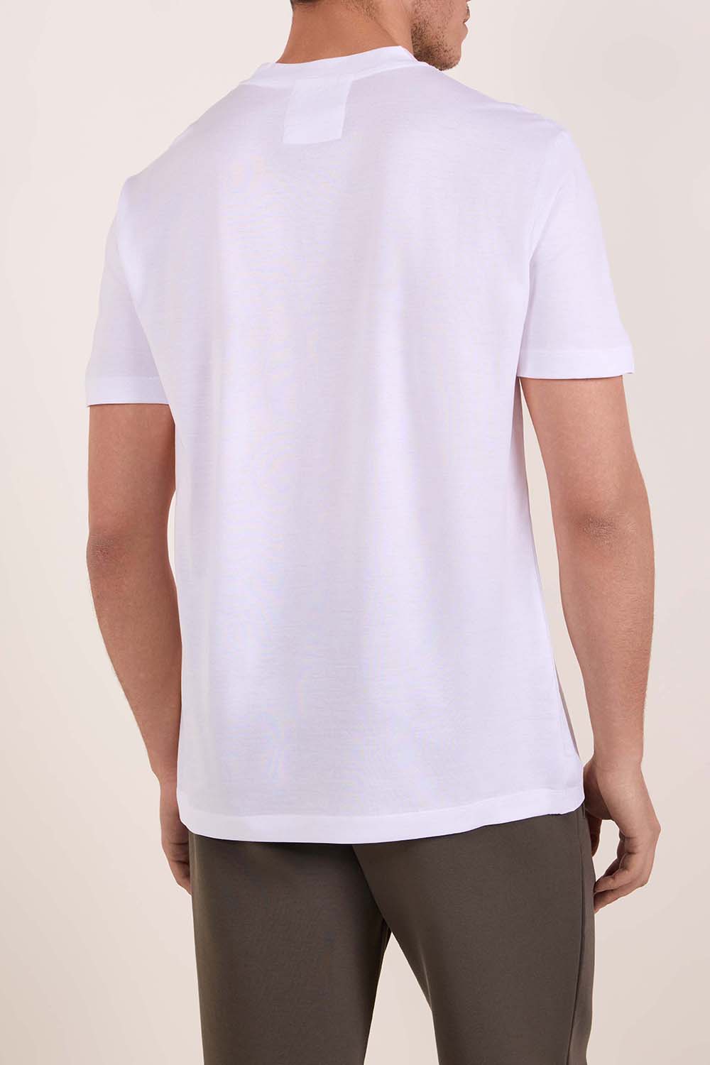 תמונת דוגמן אחורית של חולצת טי