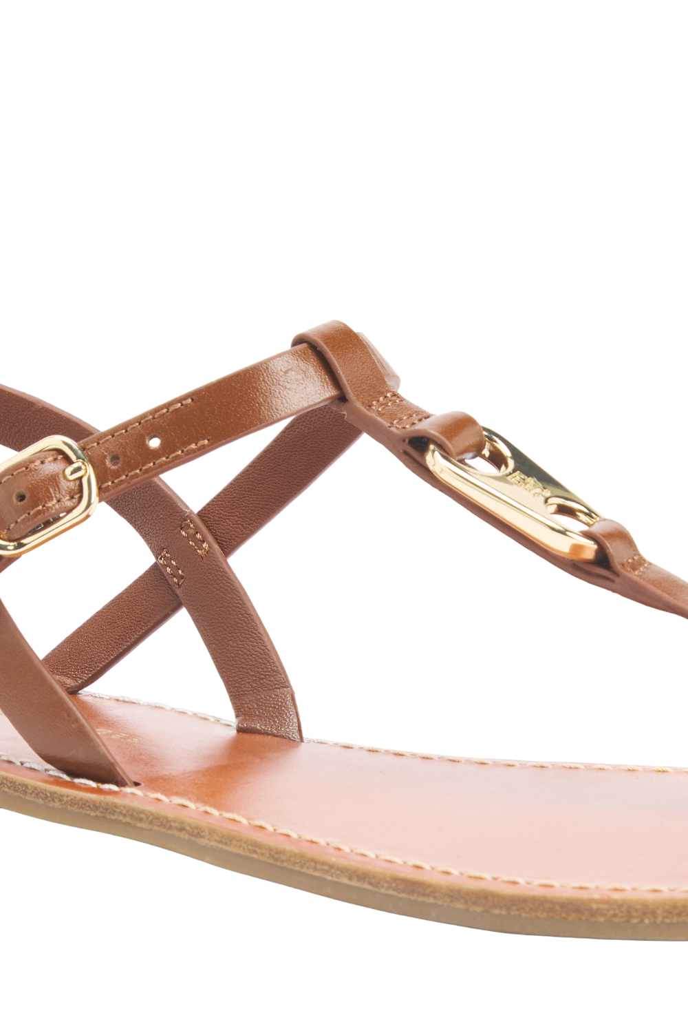 תמונת פנים של סנדלים