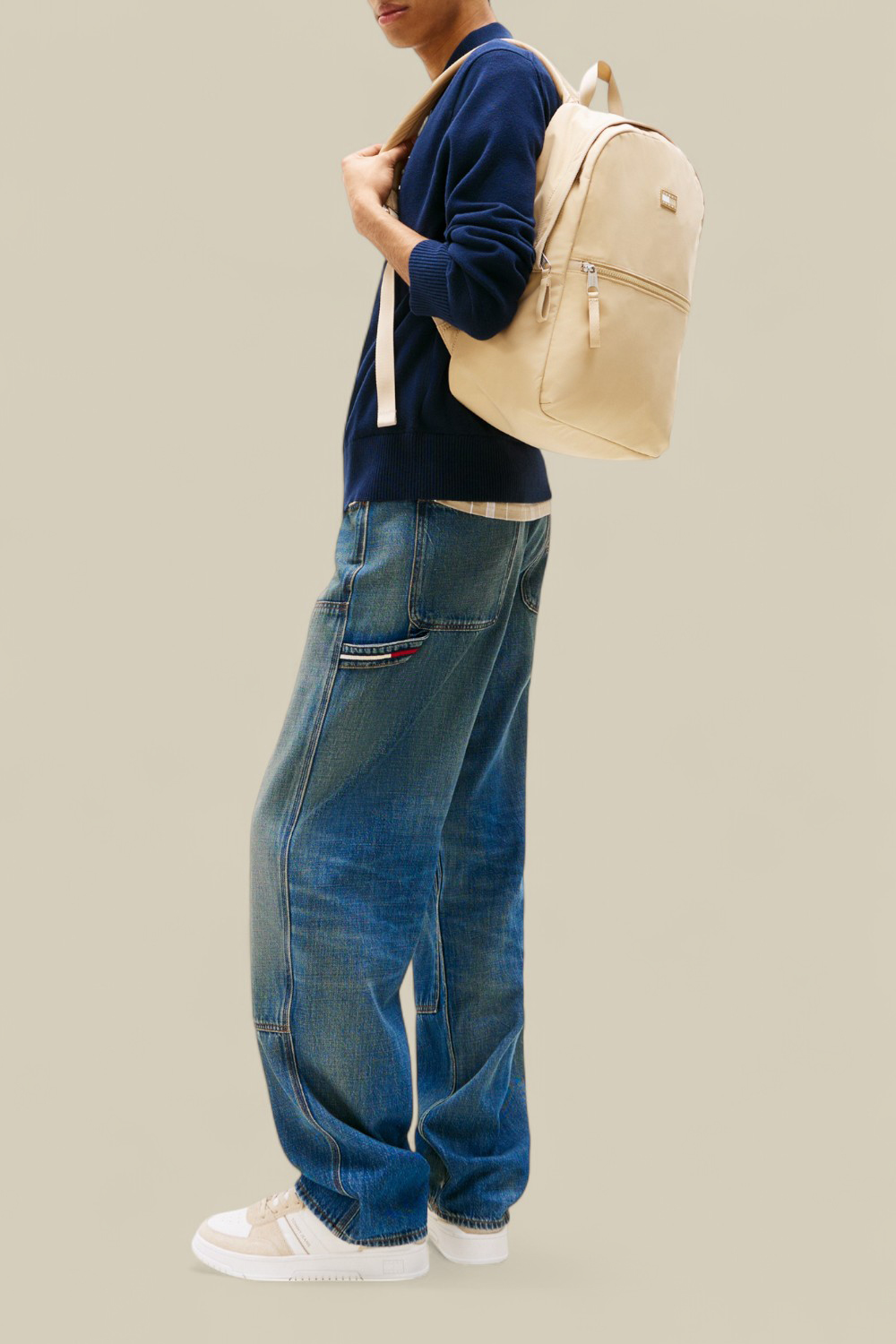 תמונת דוגמן קידמית של תיק גב