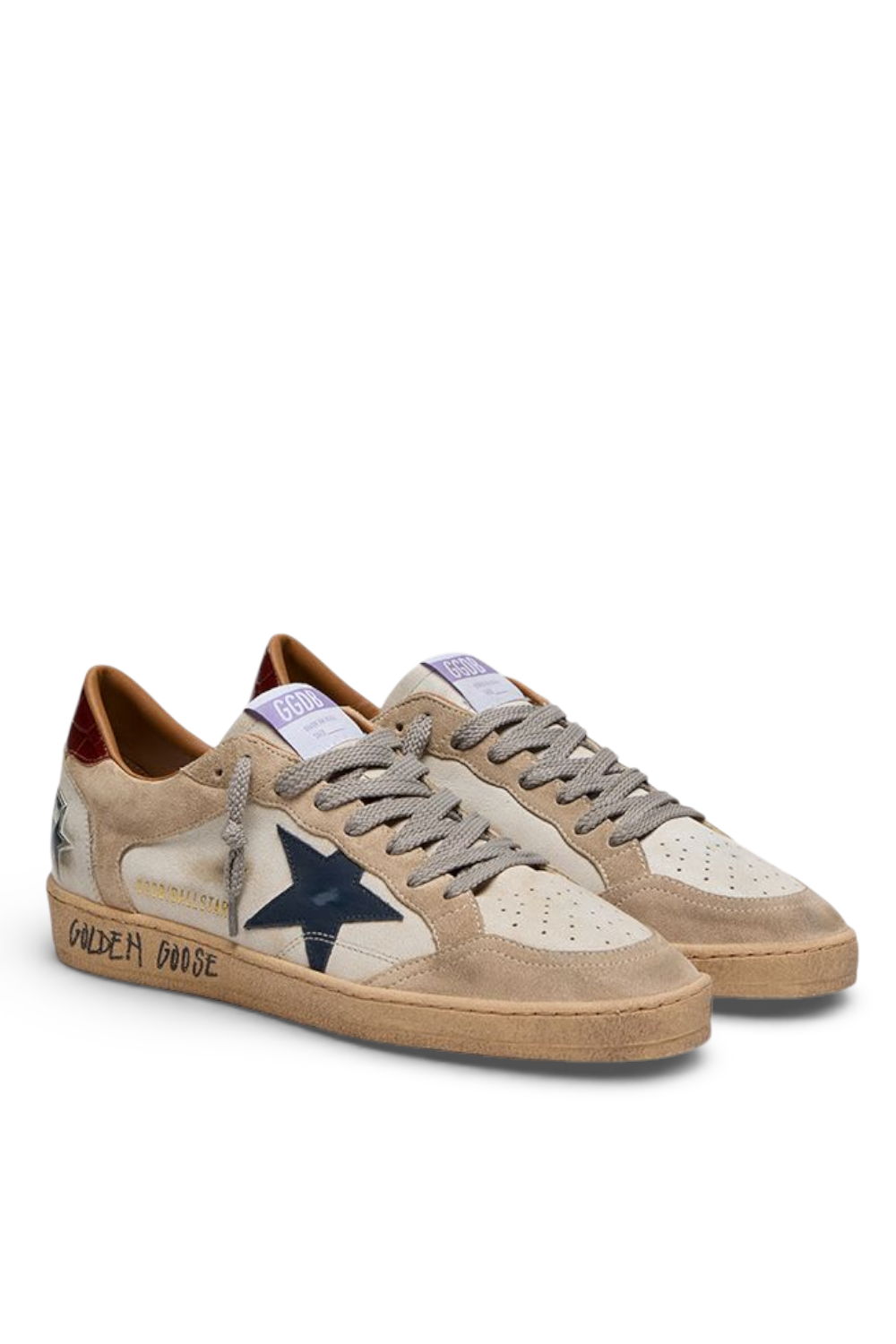 תמונה אחורית של סניקרס