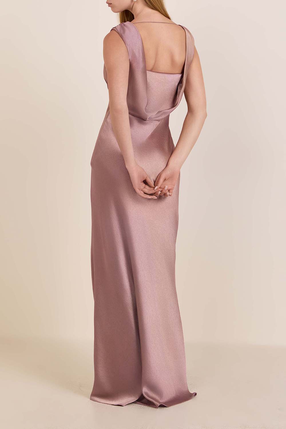 תמונת דוגמן אחורית של שמלת מקסי