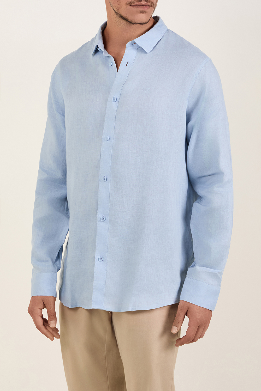 תמונת דוגמן קידמית של חולצת כפתורים מפשתן