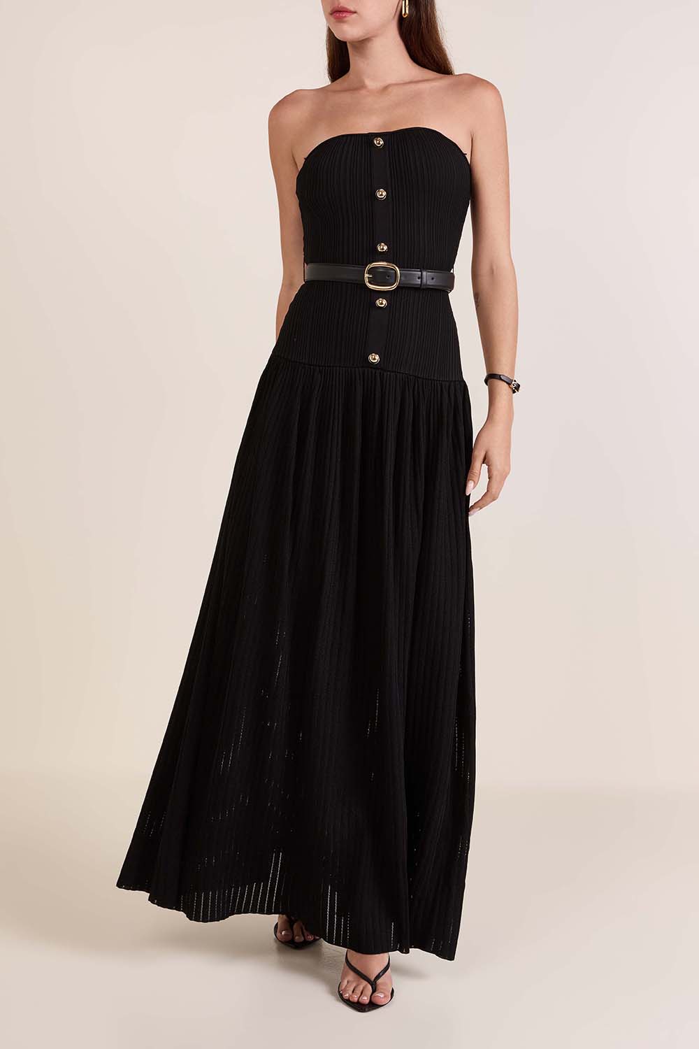 תמונת דוגמן קידמית של שמלת סריג סטרפלס