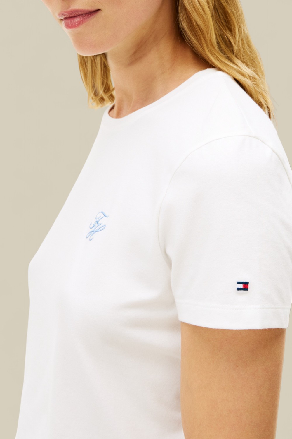 תמונת תקריב דוגמן של חולצת טי