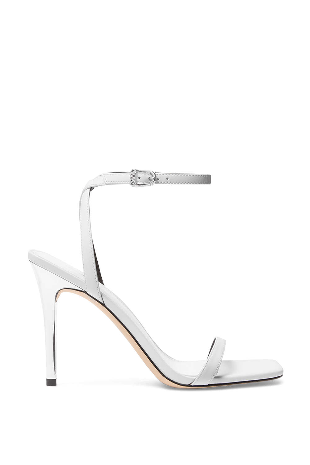 תמונה קידמית של סנדלי עקב