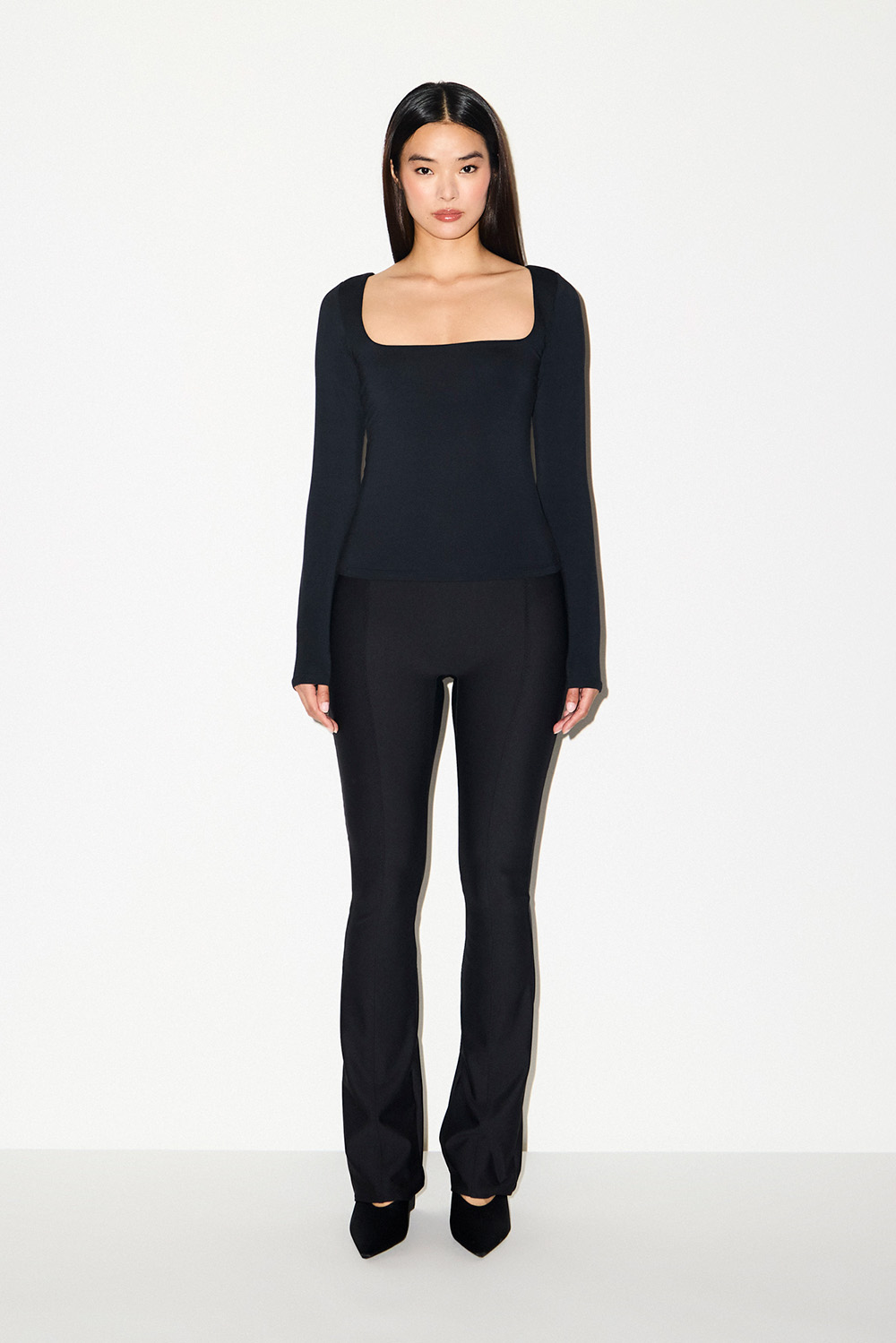 תמונת דוגמן קידמית של SKINNY FLARE LEGGING