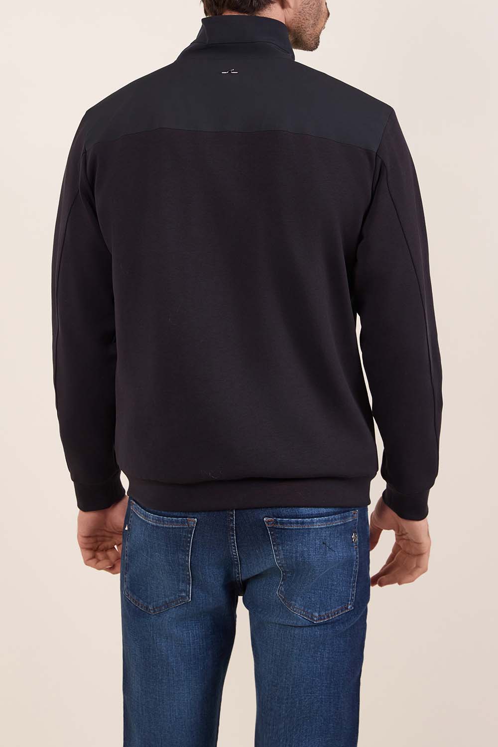 תמונת דוגמן אחורית של ז'קט