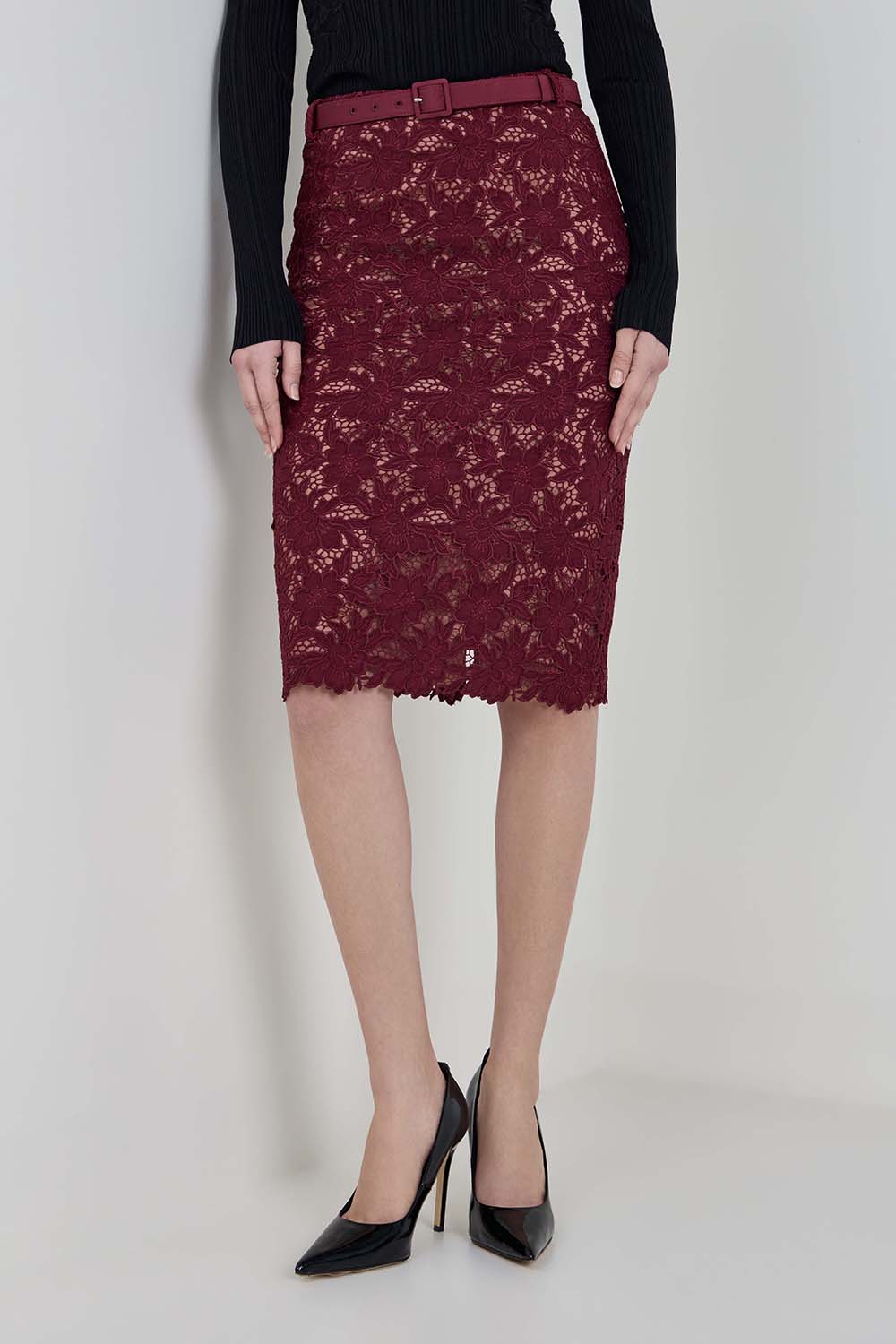 תמונת דוגמן קידמית של חצאית מידי