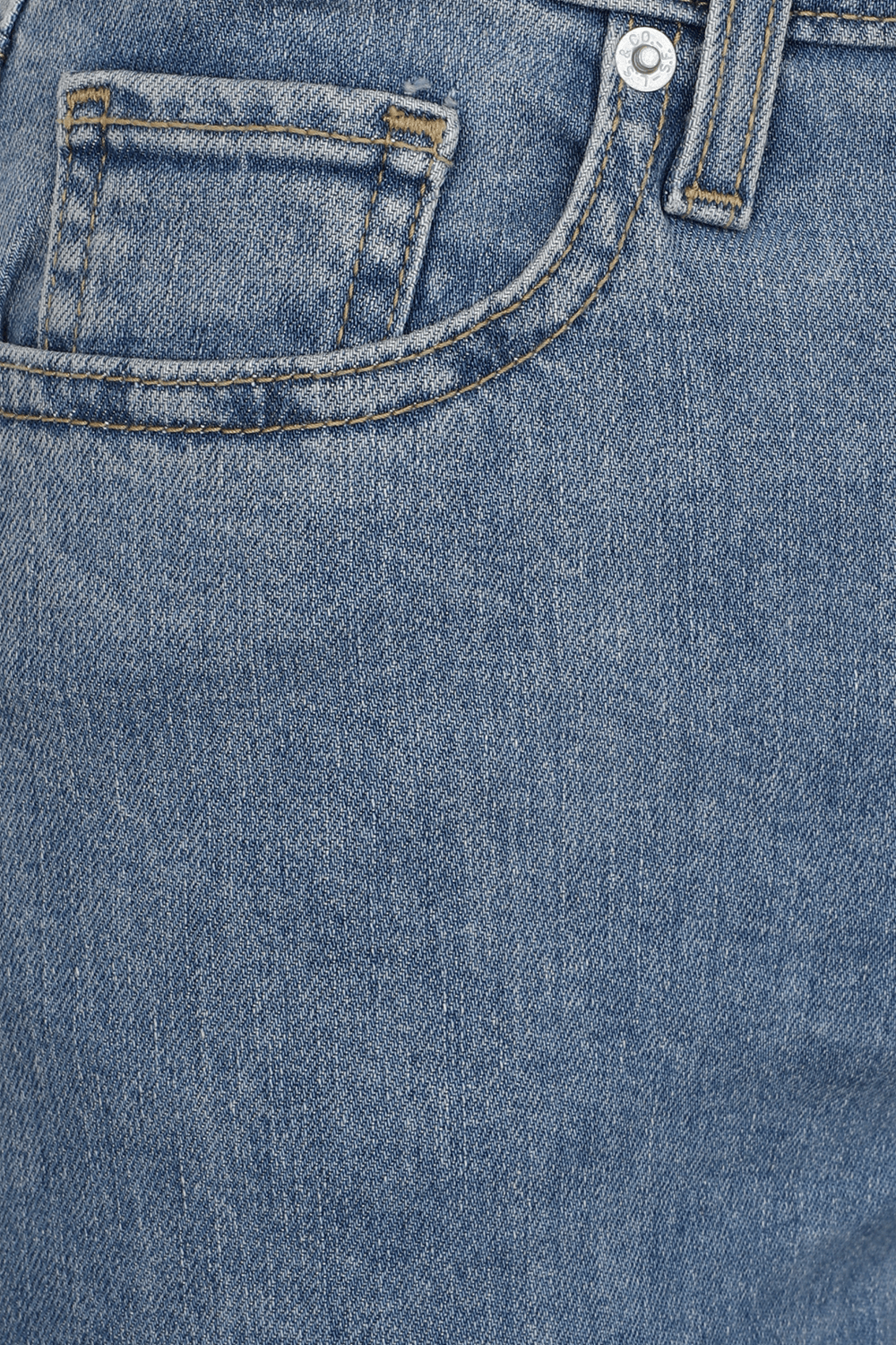 תמונה אחורית של מכנסי ג'ינס טאפר בגזרה גבוהה