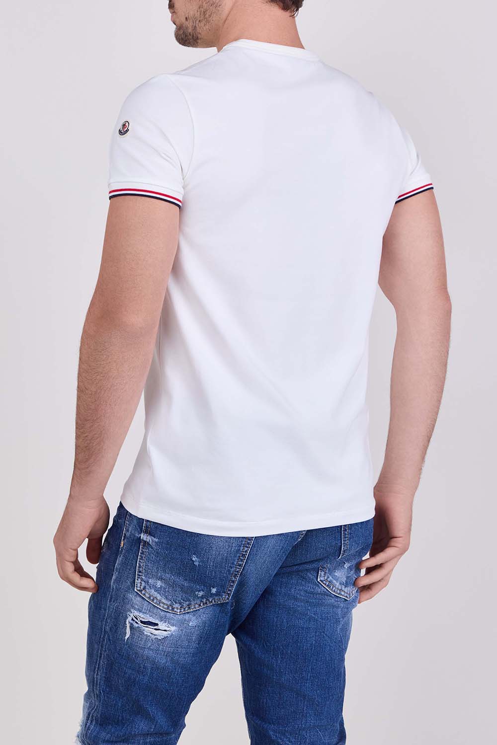 תמונת דוגמן אחורית של חולצת טי