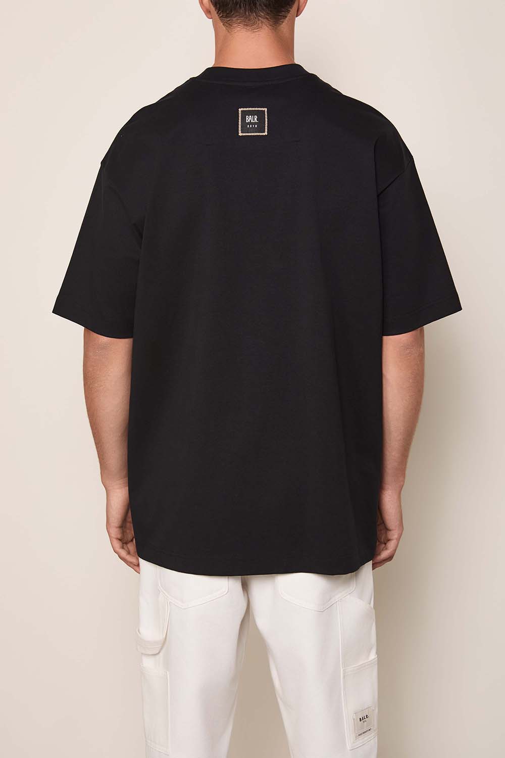 תמונת דוגמן אחורית של חולצת טי