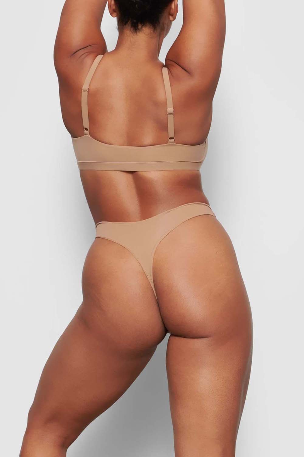 תמונת דוגמן אחורית של SCOOP BRALETTE