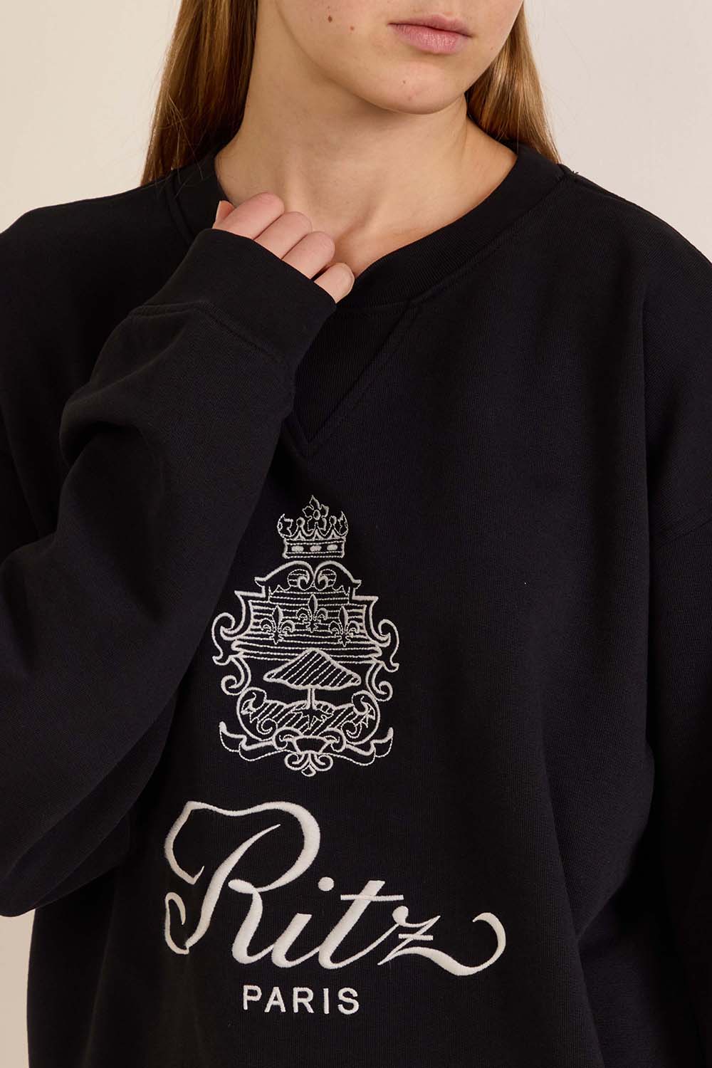 תמונת תקריב דוגמן של סווטשירט ריץ פריז X פריים