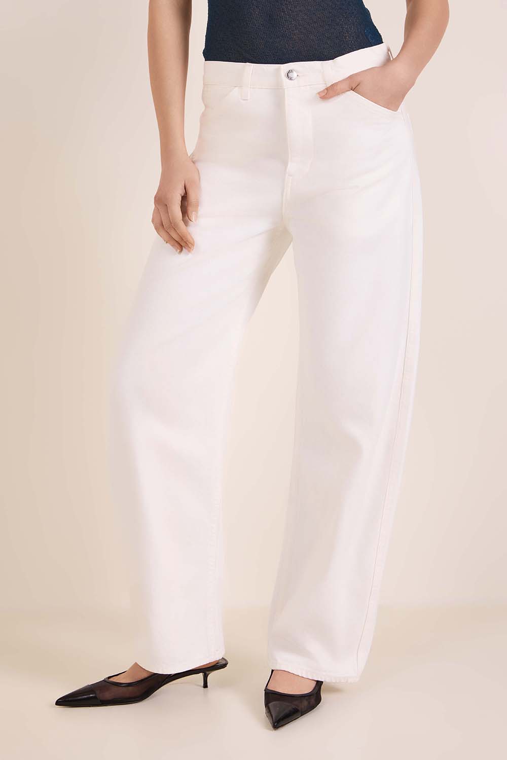 תמונת דוגמן קידמית של מכנסי ג'ינס בגזרת ברל