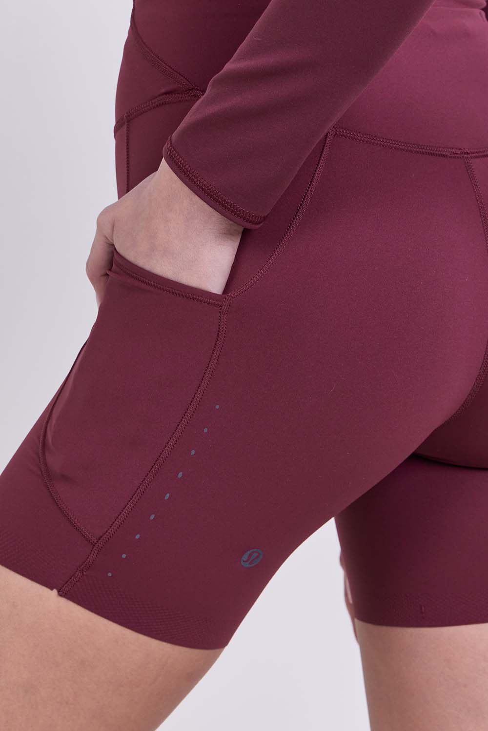 תמונת תקריב דוגמן של Fast and Free High-Rise Short 6'' 5 Pocket