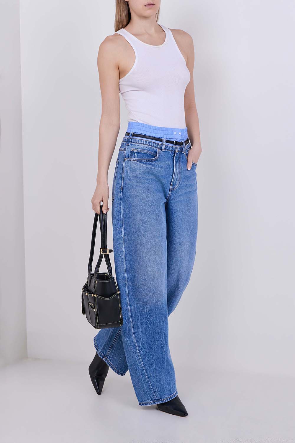 תמונת דוגמן קידמית של תיק כתף פוזי סמול