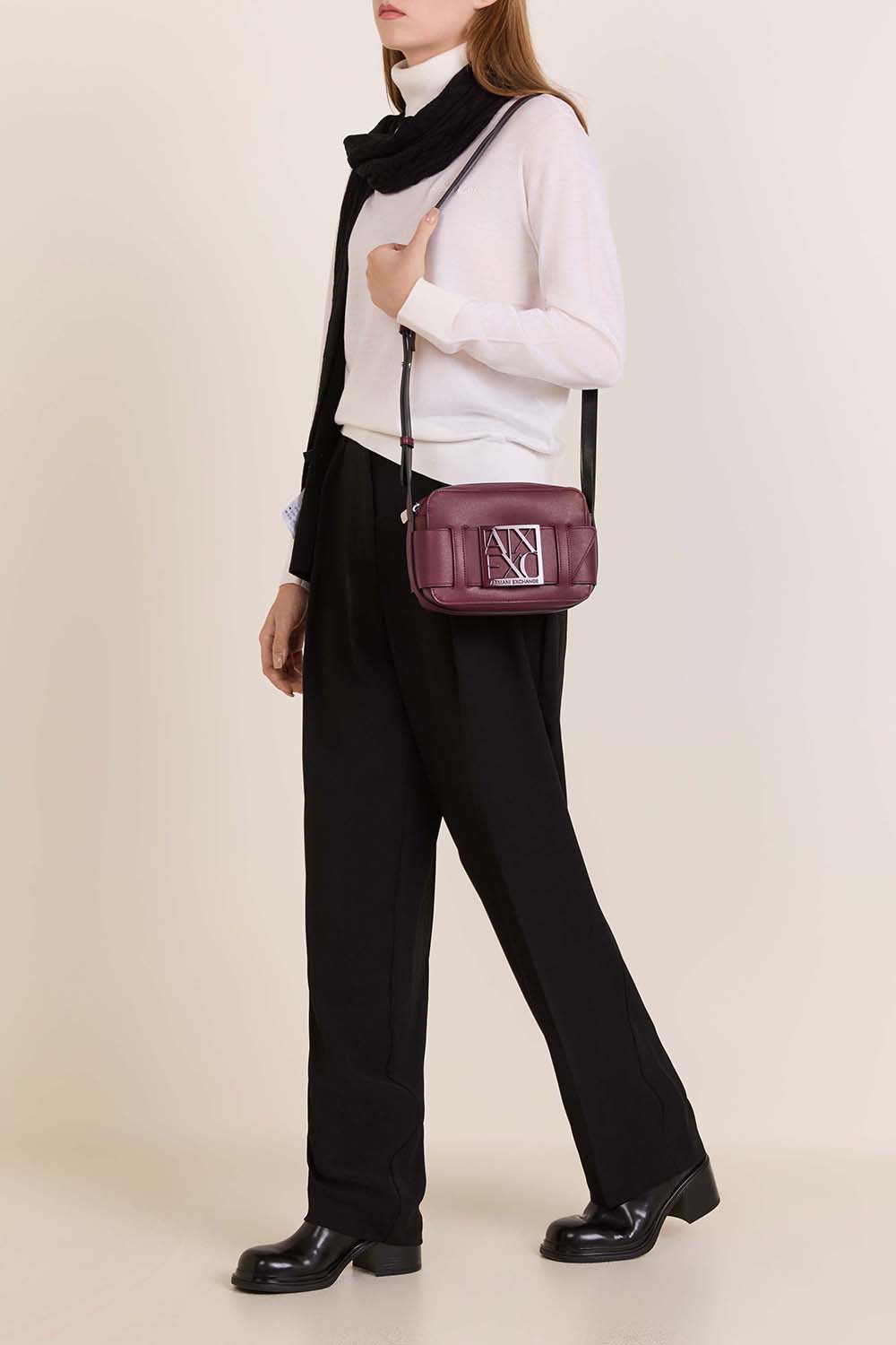 תמונת דוגמן קידמית של תיק קרוסבודי