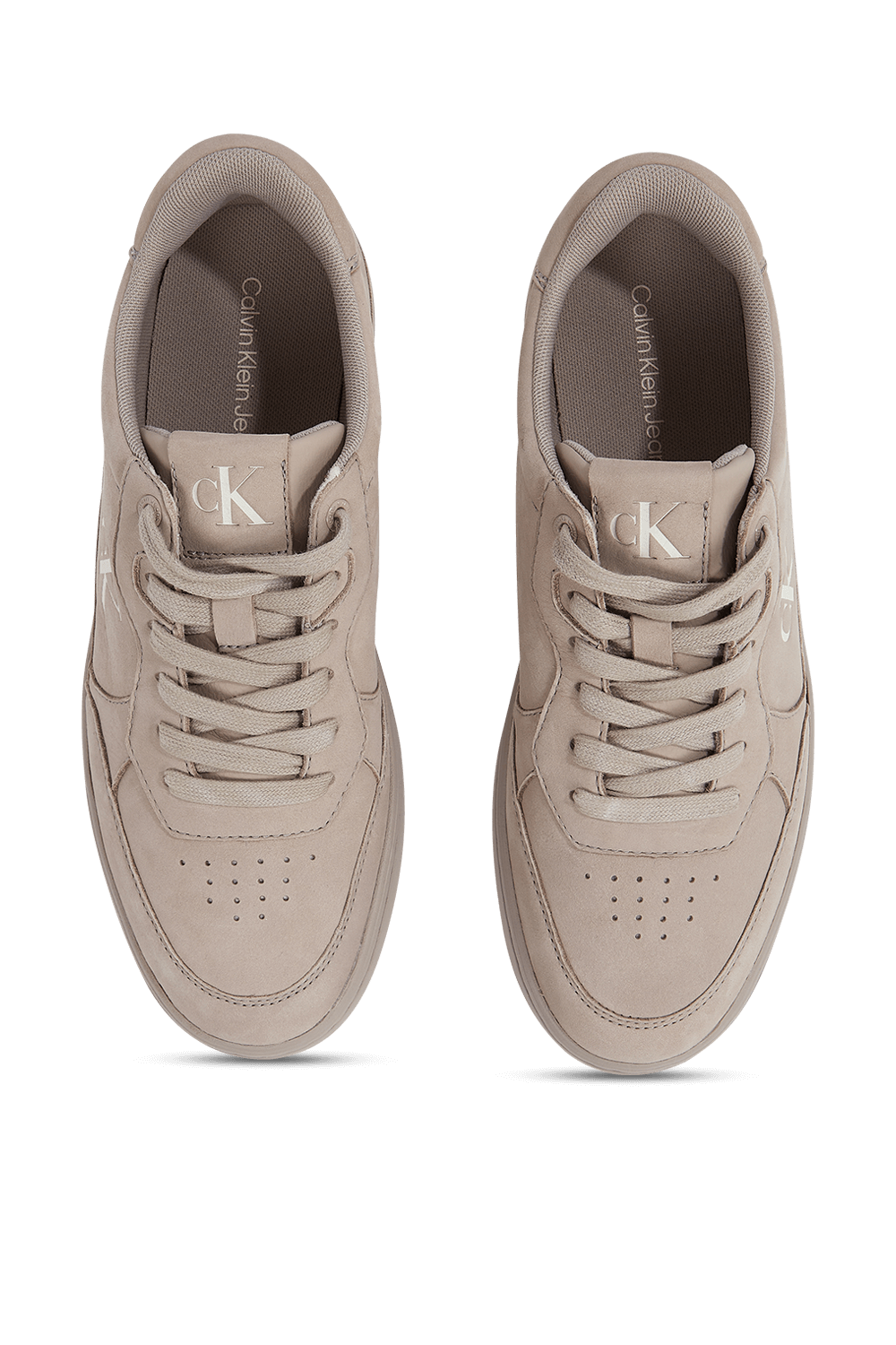 תמונת פנים של נעלי סניקרס