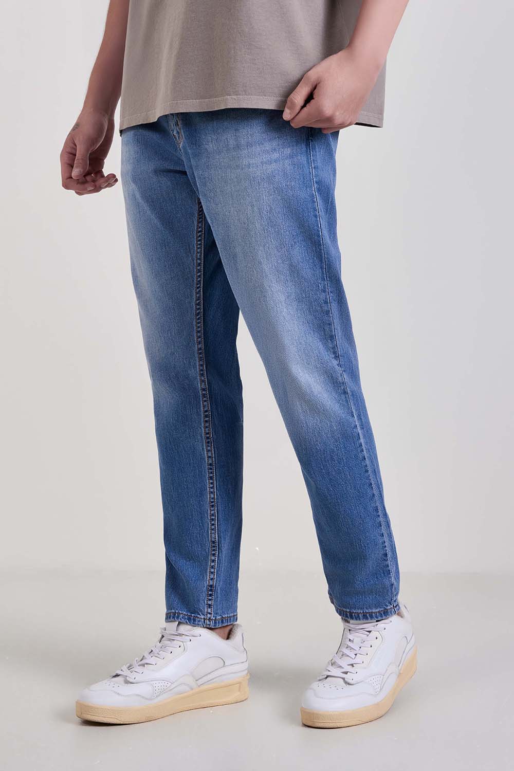 תמונת דוגמן קידמית של מכנסי ג'ינס סלים טאפר 512