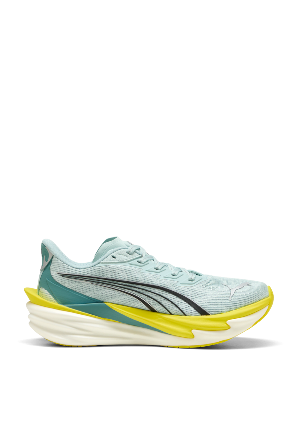 תמונה קידמית של נעלי סניקרס