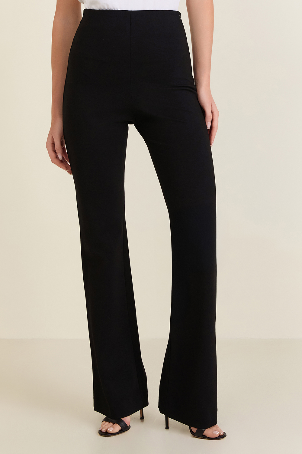 תמונת דוגמן קידמית של מכנסי טייץ מתרחבים