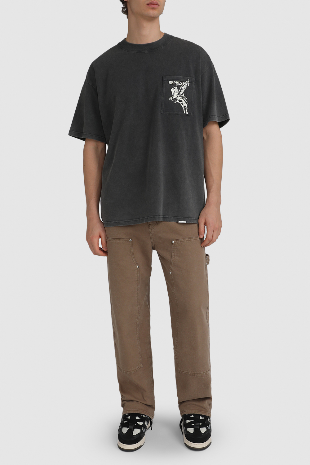 תמונת דוגמן קידמית של נעלי סניקרס