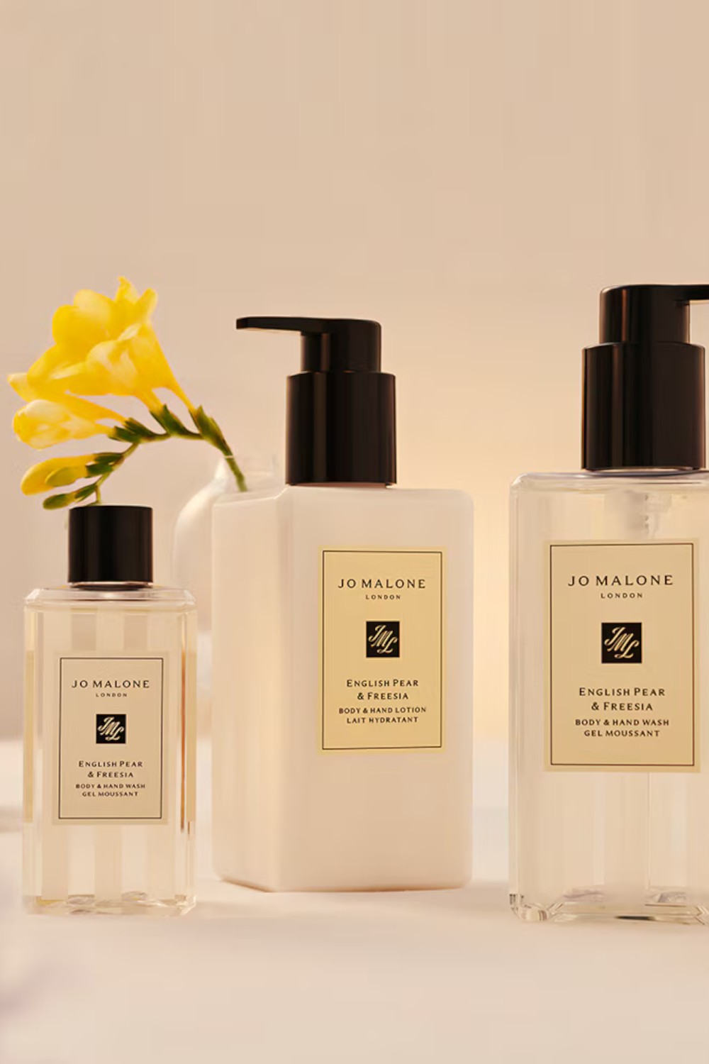 תמונת תקריב של English Pear&Freesia Body&Hand Lotion 250 ML