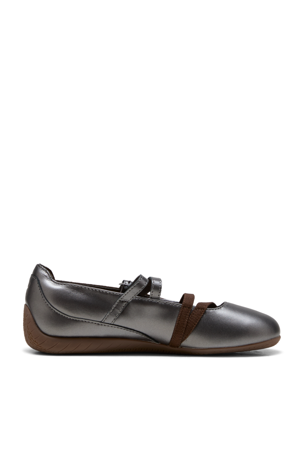 תמונה קידמית של נעלי סניקרס