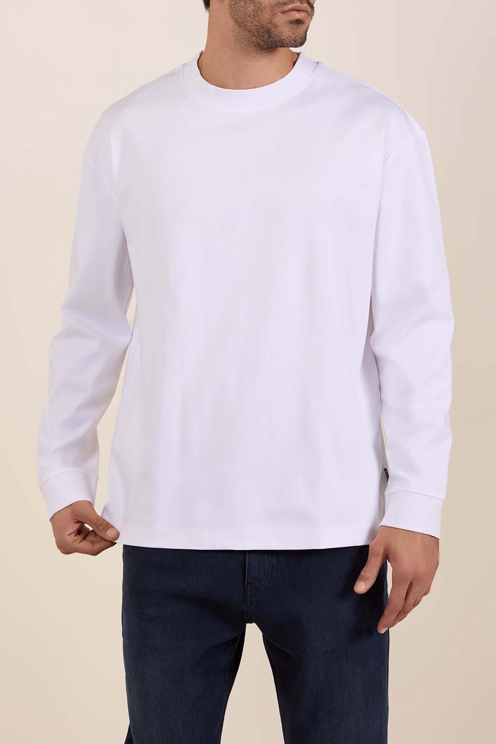 תמונת דוגמן קידמית של חולצת טי