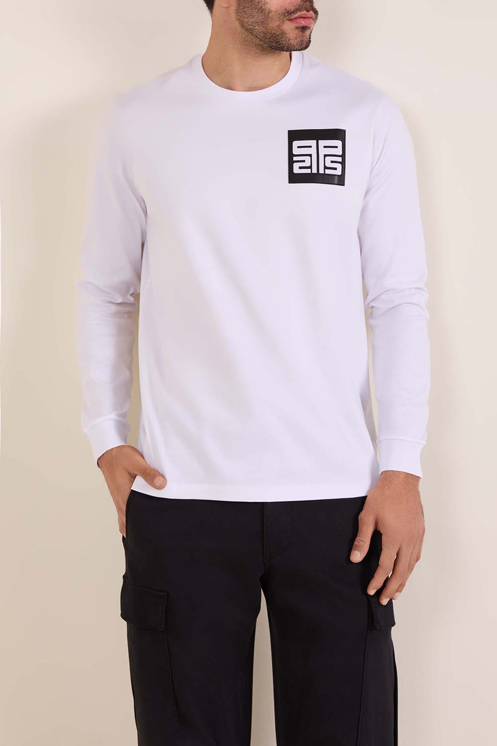 תמונת דוגמן קידמית של חולצת טי ארוכה