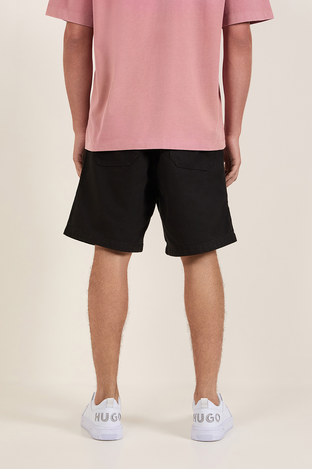 תמונת דוגמן אחורית של מכנסי ברמודה