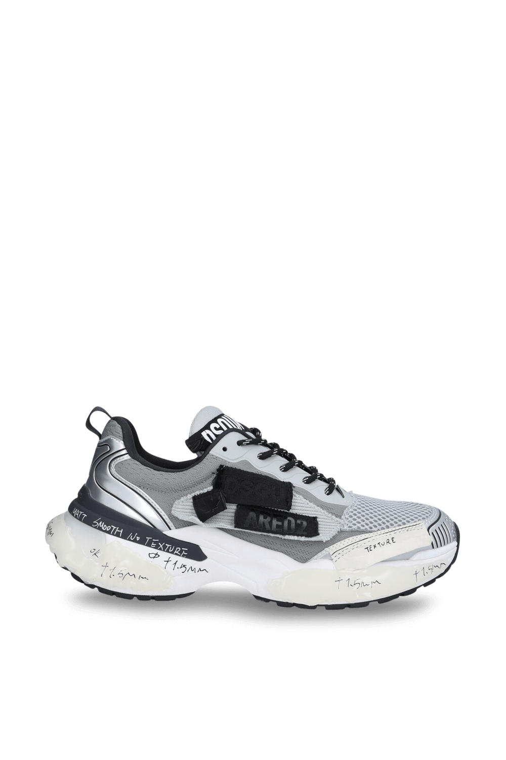 תמונה קידמית של נעלי סניקרס פאסטר