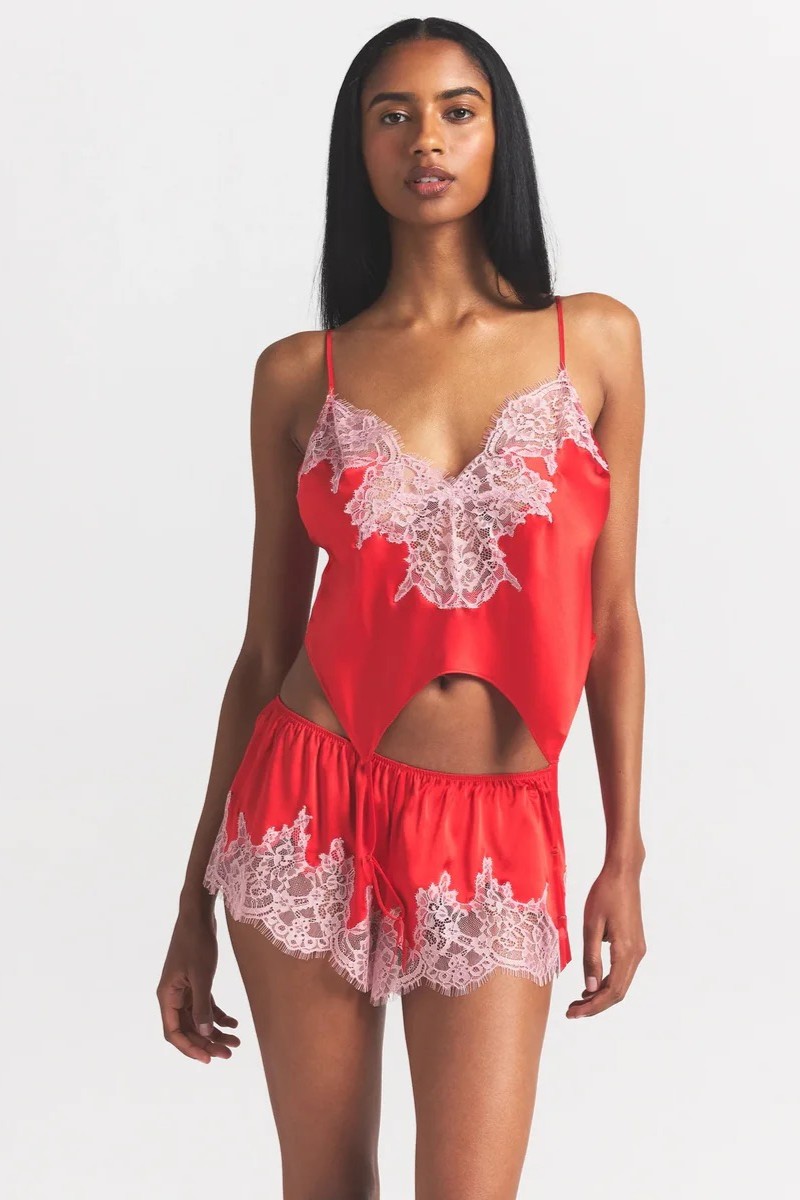 תמונת דוגמן קידמית של GARTER CAMI AND SHORT SET