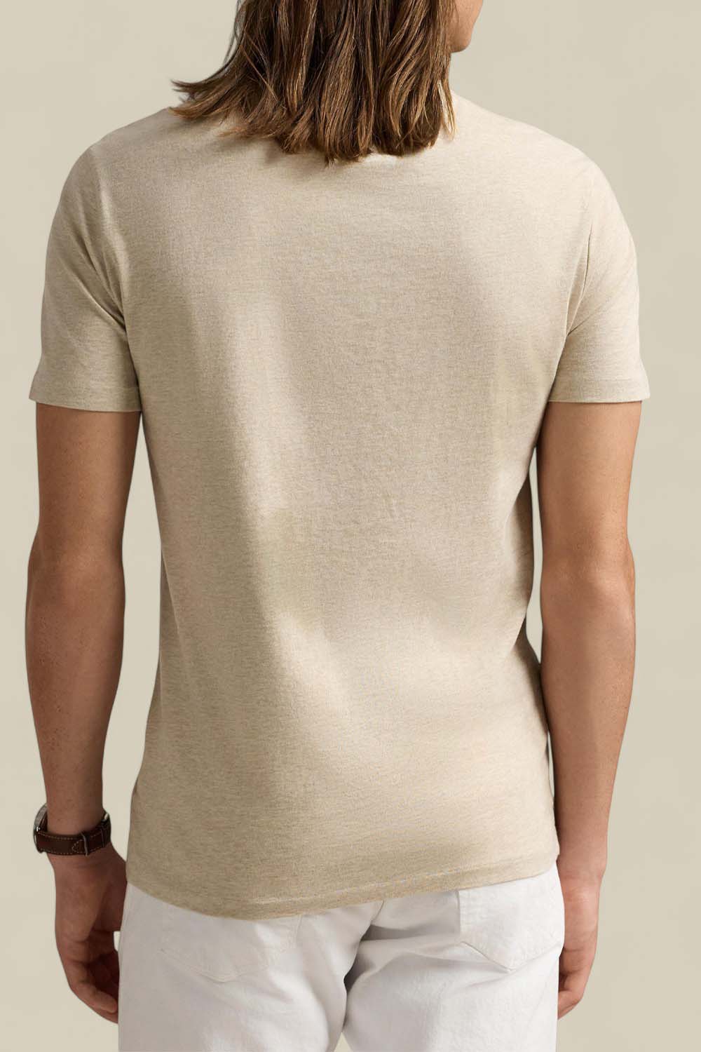 תמונת דוגמן אחורית של חולצת טי סלים