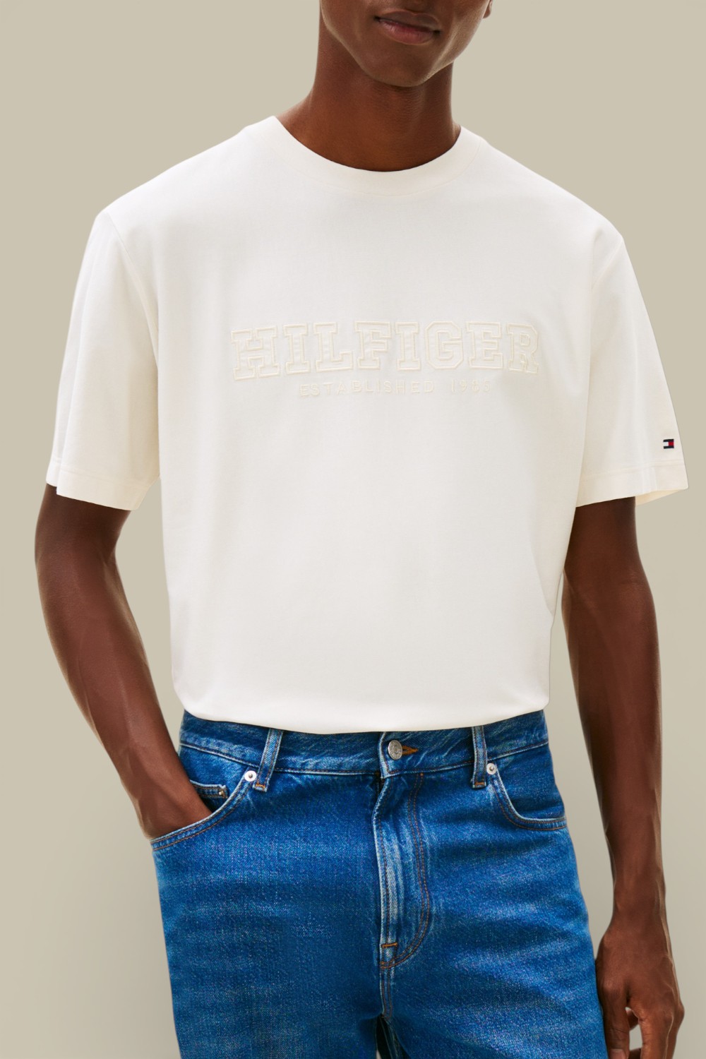 תמונת דוגמן קידמית של חולצת טי