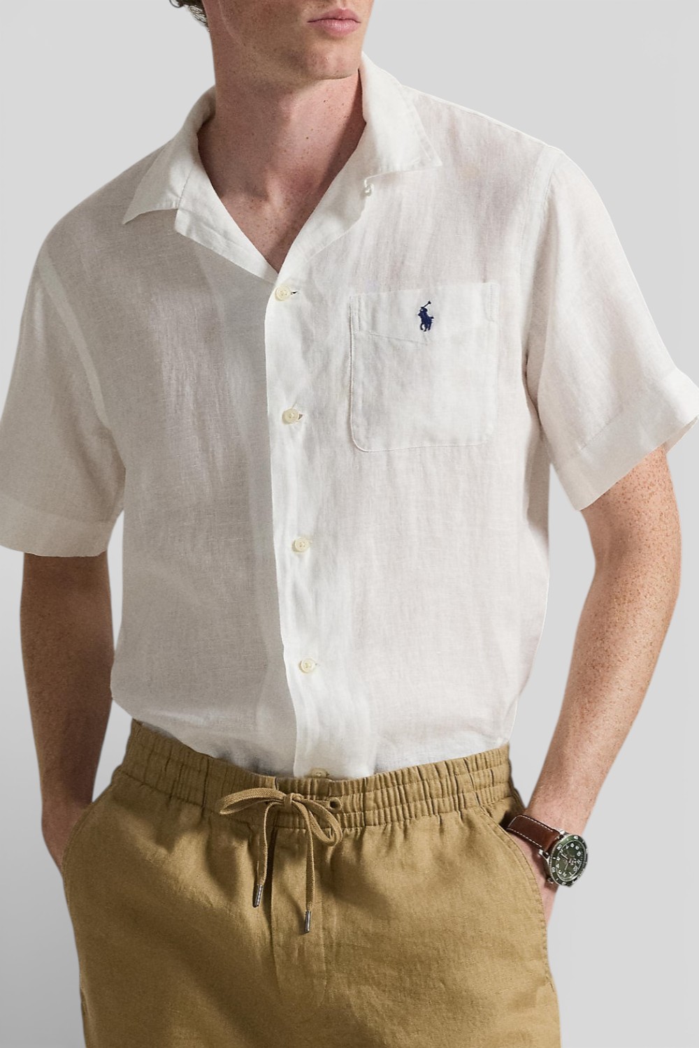 תמונת דוגמן קידמית של חולצה מכופתרת