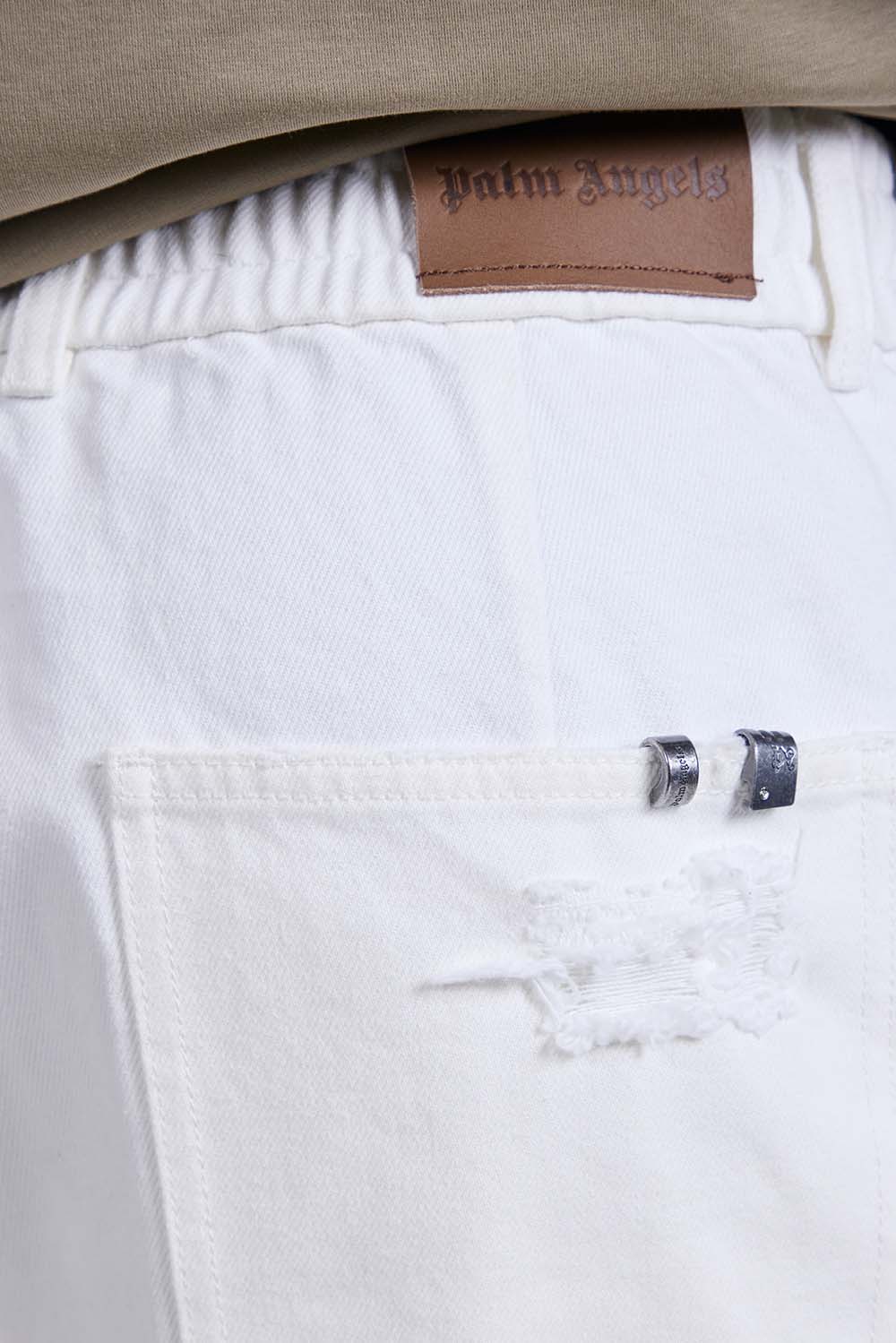 תמונת תקריב דוגמן של מכנסיים קצרים