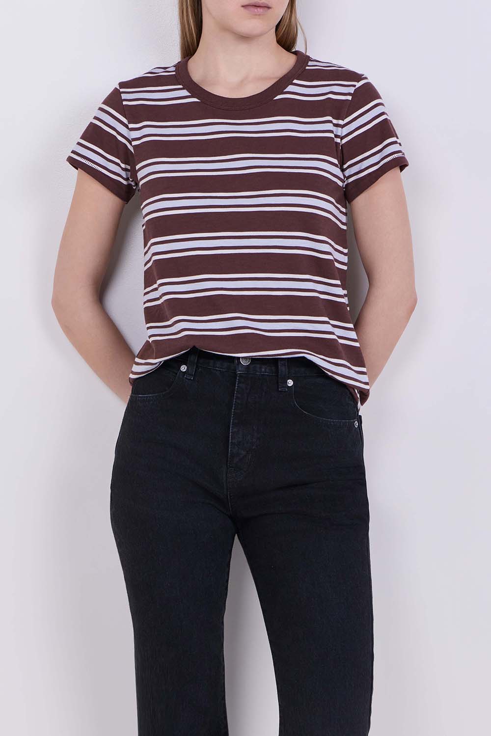 תמונת דוגמן קידמית של חולצת סריג קשמיר