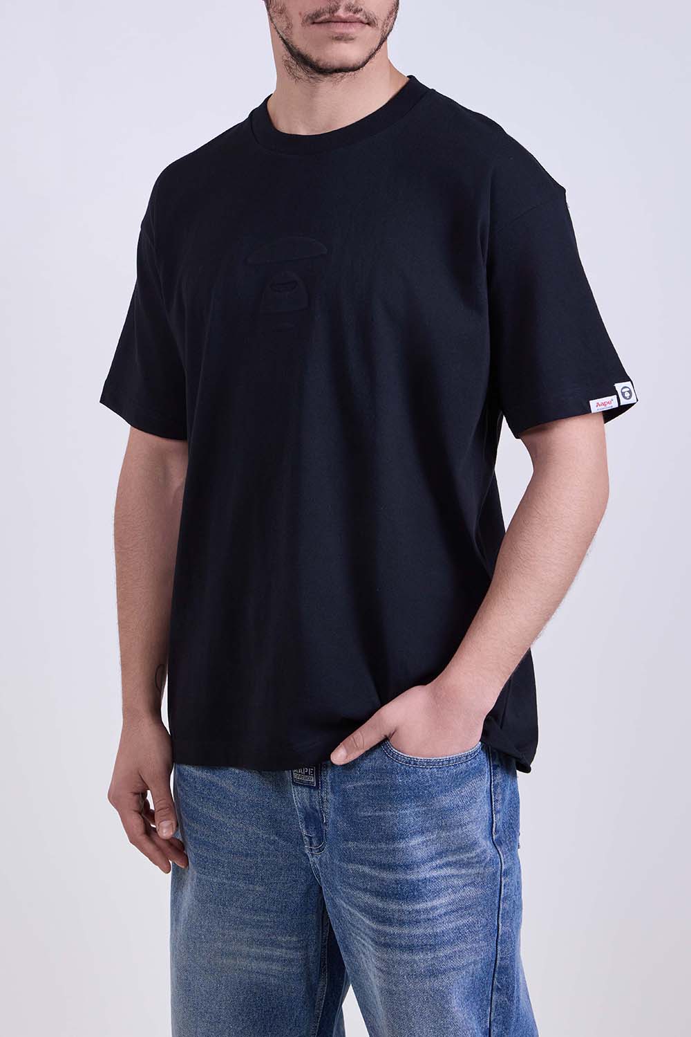 תמונת דוגמן קידמית של חולצת טי בגזרה ישרה