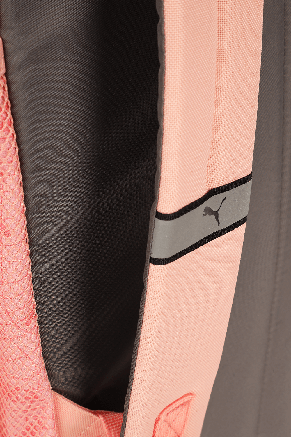 תמונת תקריב של Puma Beta Backpack in Pink