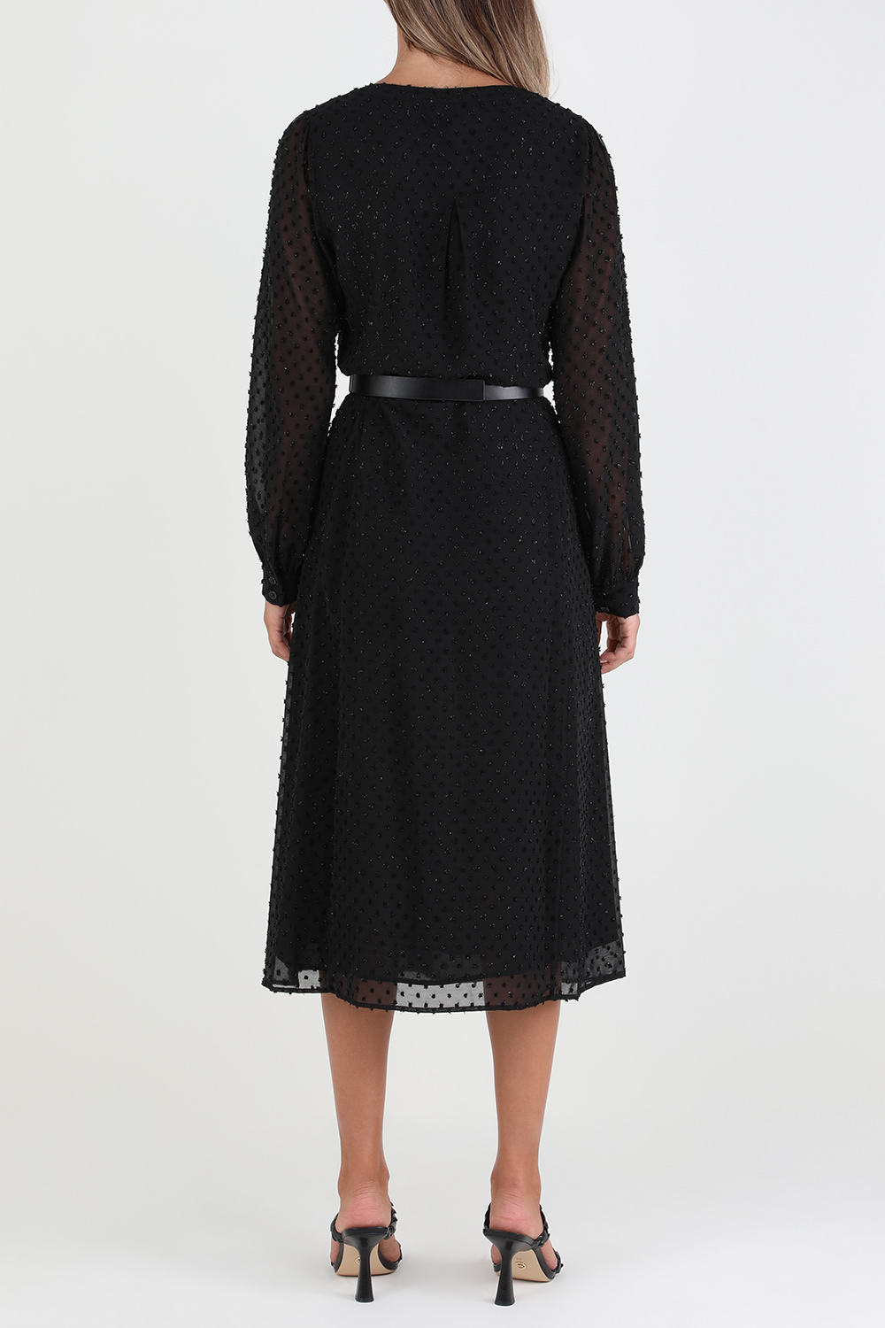 תמונת דוגמן אחורית של שמלת מקסי עם נקודות בד