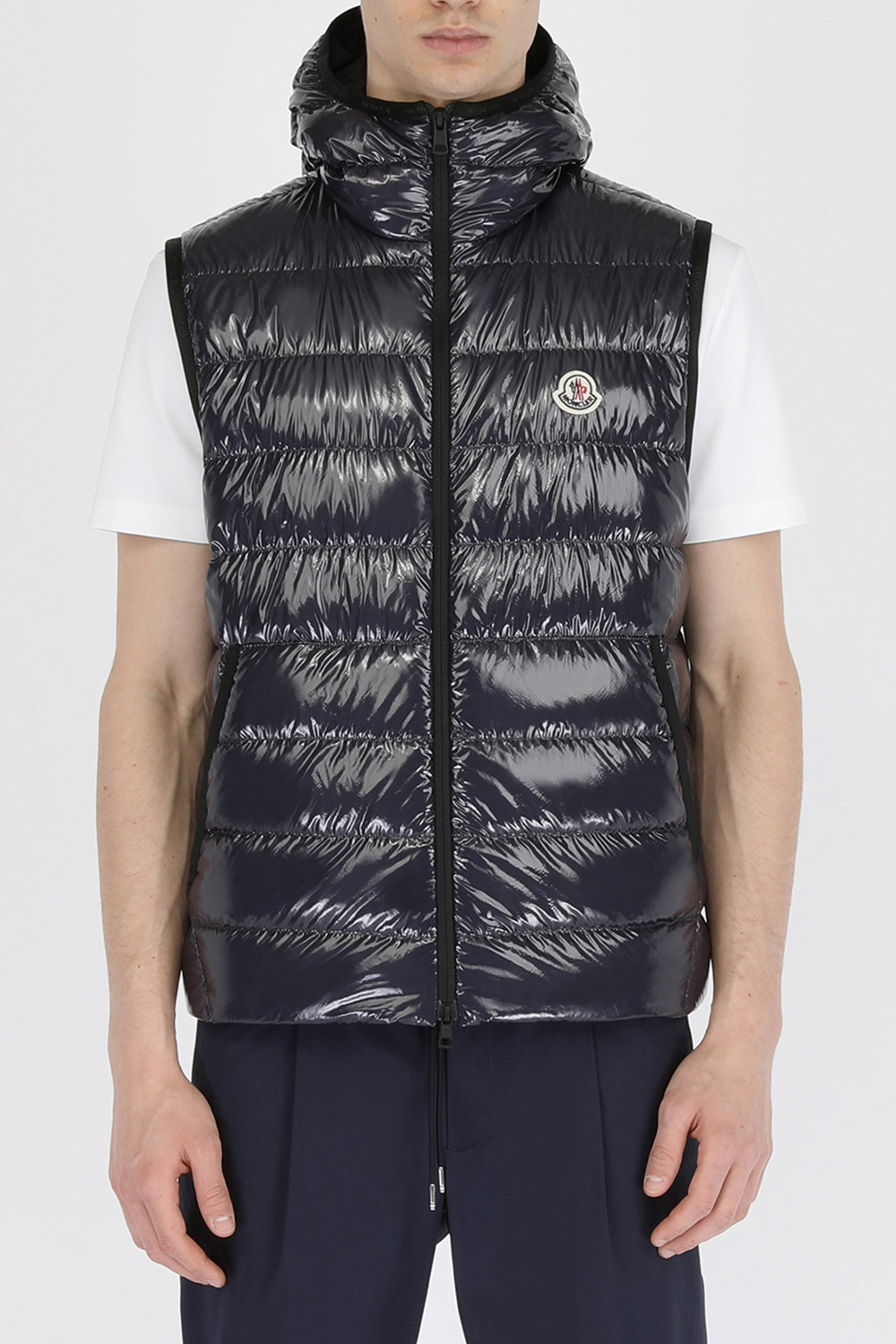 תמונת דוגמן קידמית של וסט פאפר כחול עם לוגו פאץ'