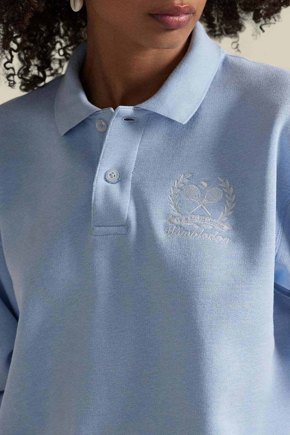 תמונת תקריב דוגמן של סווטשירט