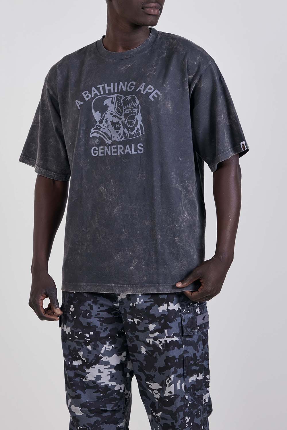 תמונת דוגמן קידמית של חולצת טי